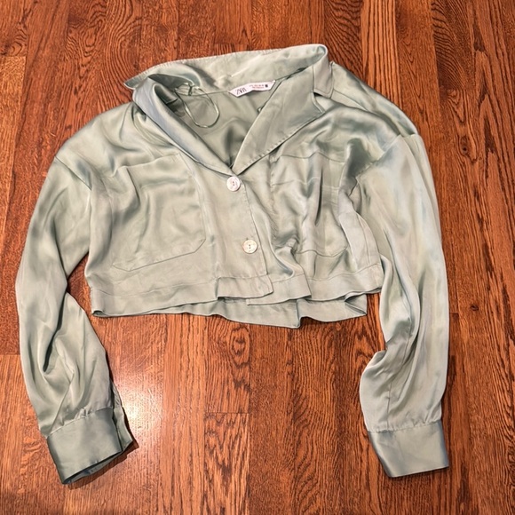 Zara Women’s Green Satin Silk Long-Sleeve Button Down Size Small - Picture 1 of 6